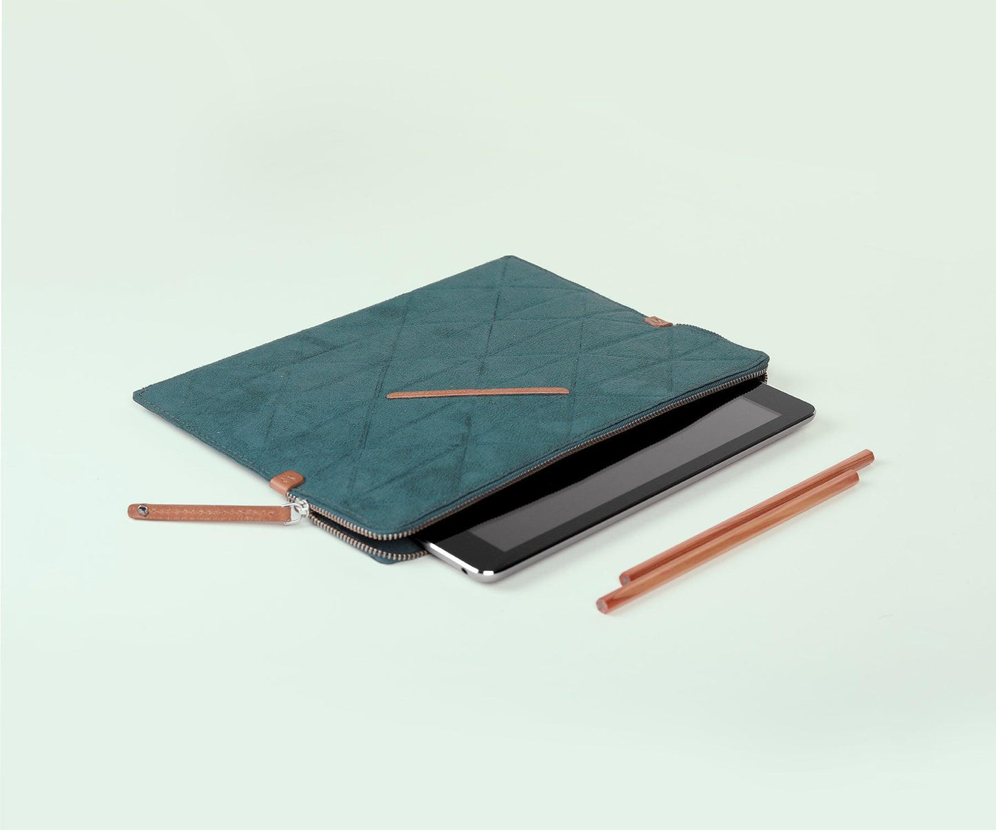 Buy Trigon Large Green Sleeve Bag - Carry iPads, Notebooks, and Tablets - Taamaa
